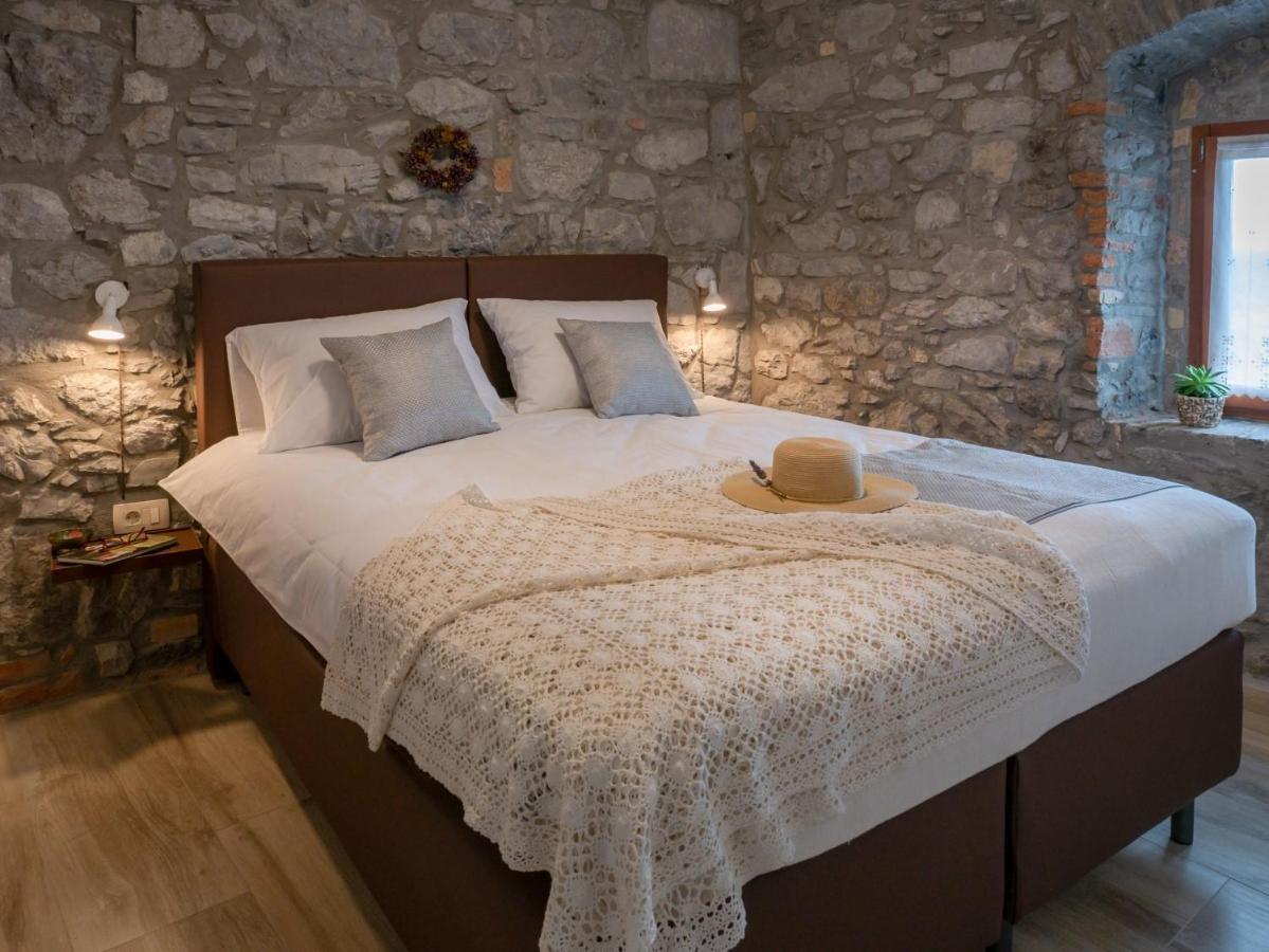 Apartmaji In Sobe Odlicna Hisa Stanjel Luaran gambar