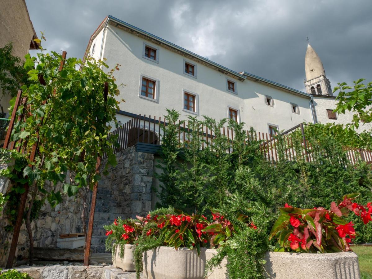 Apartmaji In Sobe Odlicna Hisa Stanjel Luaran gambar