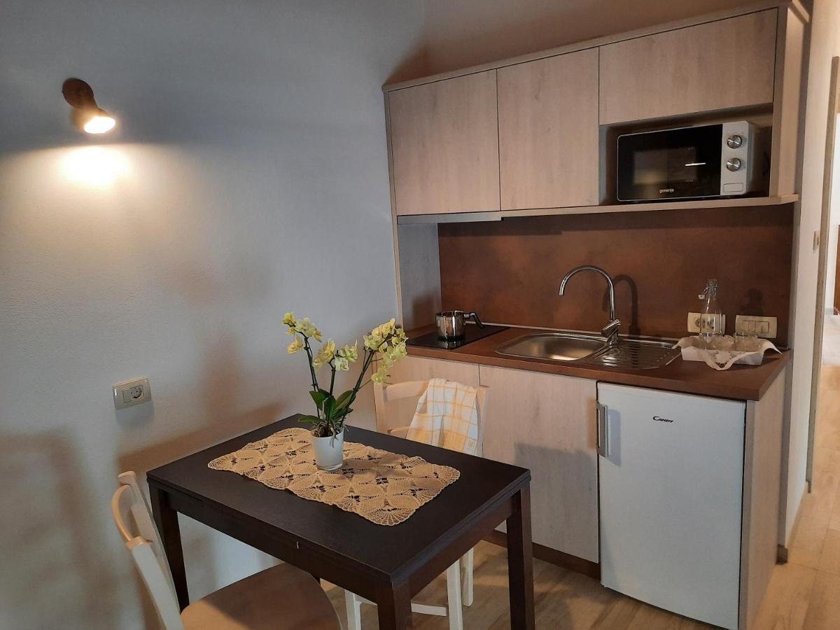 Apartmaji In Sobe Odlicna Hisa Stanjel Luaran gambar