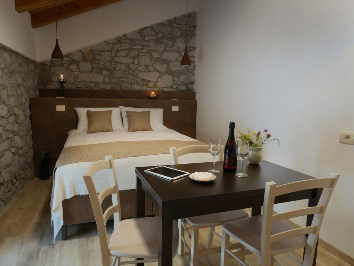 Apartmaji In Sobe Odlicna Hisa Stanjel Luaran gambar