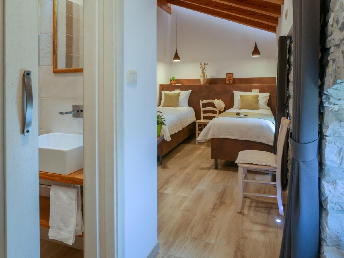 Apartmaji In Sobe Odlicna Hisa Stanjel Luaran gambar